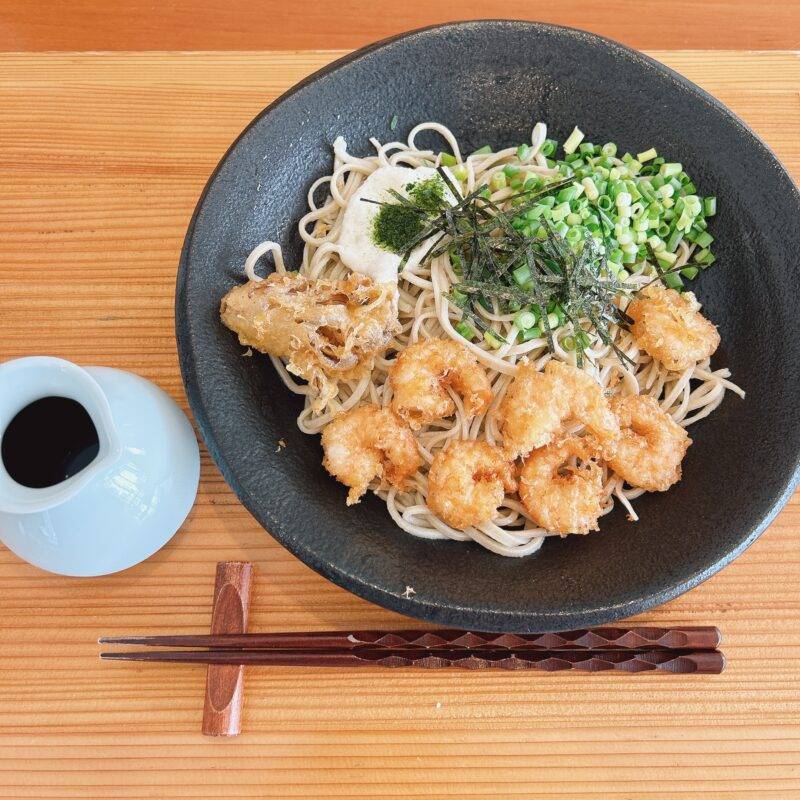 神奈川県鷺沼『soba-ya癒庵』（いやしあん）そば 蕎麦 蕎麦屋 そば屋 おすすめ soba 日刊水と蕎麦 soba-aqua メニュー「小海老天とろろぶっかけそば」