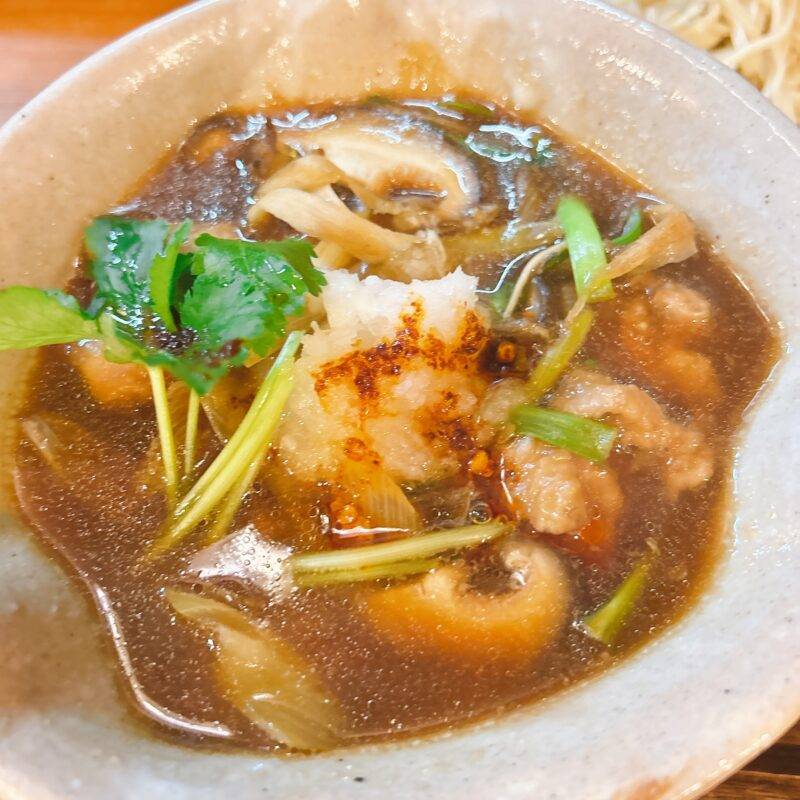 そば 蕎麦 蕎麦屋 そば屋 おすすめ soba 日刊水と蕎麦 soba-aqua メニュー東京都向島『蕎麦割烹 ながの』「旨辛‼堀切クラフト辣油 かすみ鴨と根ゼリの南蛮セイロ」