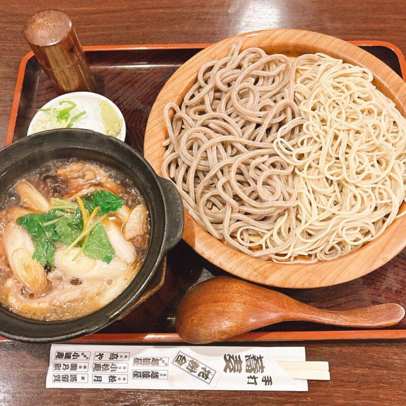 そば 蕎麦 蕎麦屋 そば屋 おすすめ soba 日刊水と蕎麦 soba-aqua メニュー「鴨汁付き 二色そば」「まぐろ山かけ」