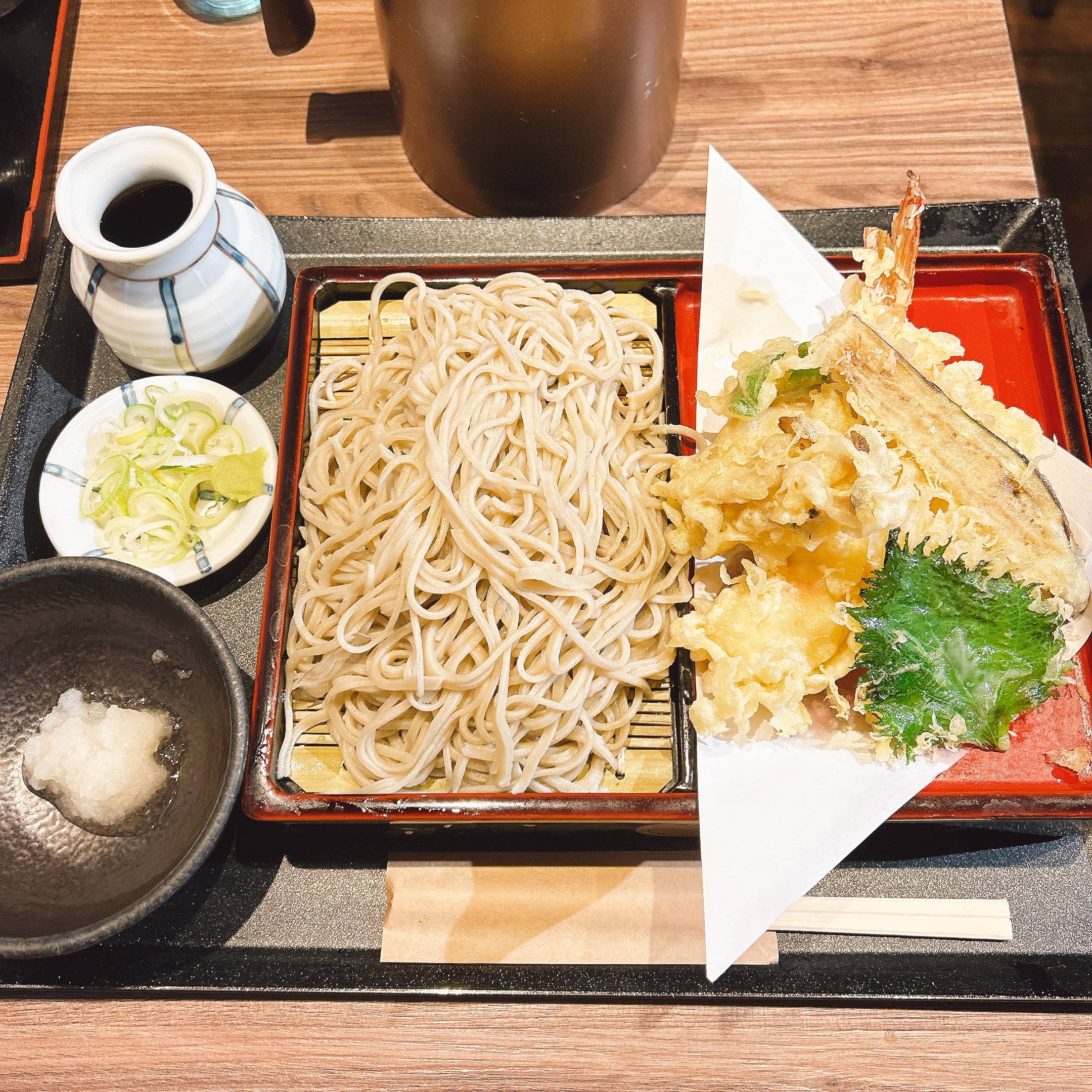 そば 蕎麦 蕎麦屋 そば屋 おすすめ soba 日刊水と蕎麦 soba-aqua メニュー東京都新中野『手打ち麺家 志喜千庵』（しきちあん）「本日のランチ 大海老の天せいろ」