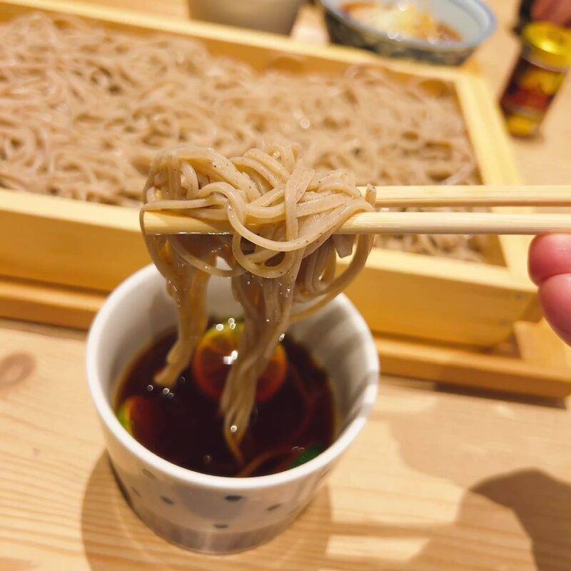 そば 蕎麦 蕎麦屋 そば屋 おすすめ soba 日刊水と蕎麦 soba-aqua メニュー長野県長野『信州雪蔵熟成そば 音菜』(おとな)「おすすめ三種 つゆセット」(すだちつゆ)