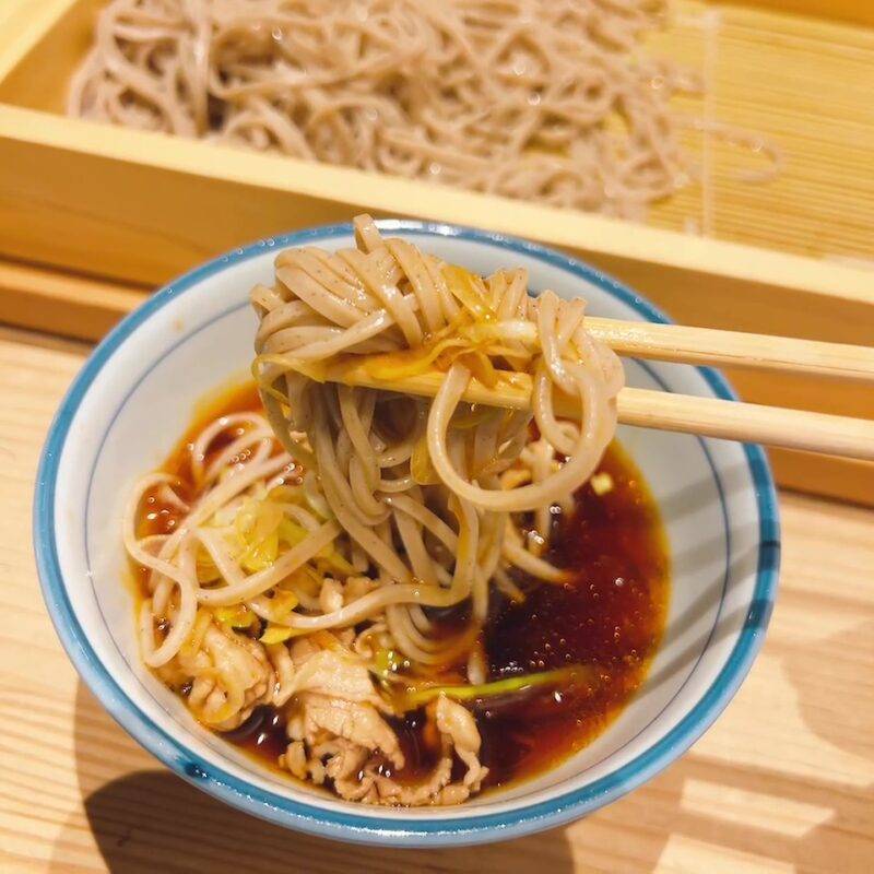そば 蕎麦 蕎麦屋 そば屋 おすすめ soba 日刊水と蕎麦 soba-aqua メニュー長野県長野『信州雪蔵熟成そば 音菜』(おとな)「おすすめ三種 つゆセット」(辛つけ豚ラー油)