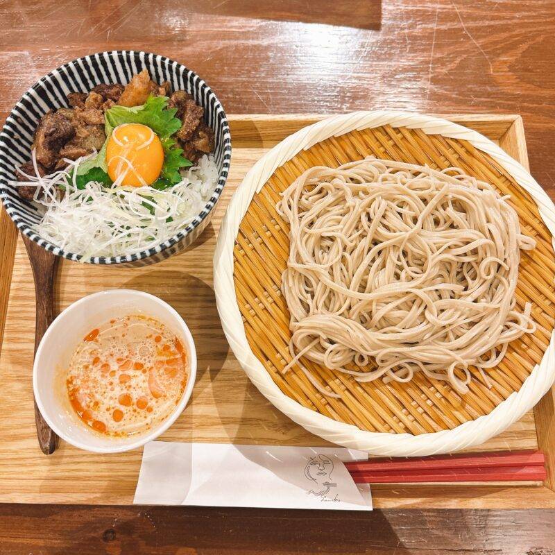 そば 蕎麦 蕎麦屋 そば屋 おすすめ soba 日刊水と蕎麦 soba-aqua メニュー 東京都丸の内『スタンド JAPA SOBA HANAKO 丸の内店』「ざる蕎麦 ピリ辛担々麵風 牛すじ丼セット」